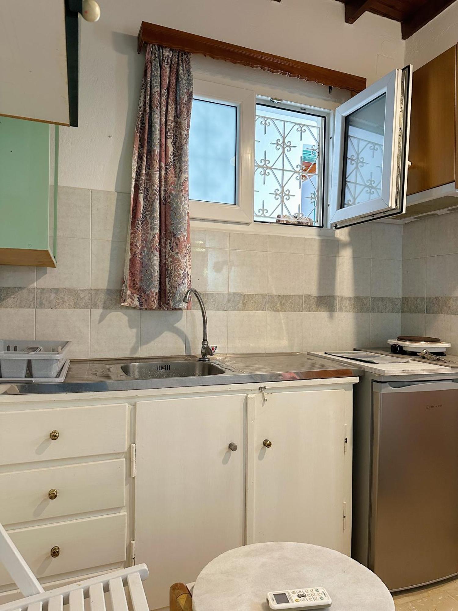Can-can Apartment *